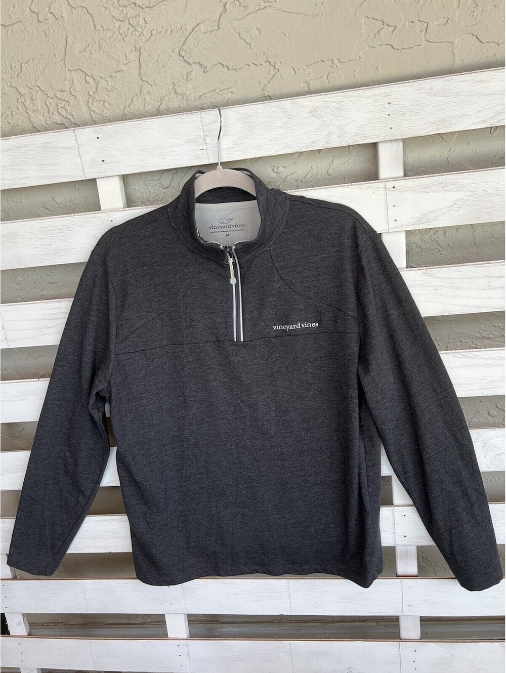Vineyard Vines Men’s Performance Dark Gray 1/4 Zip Jacket Size M.